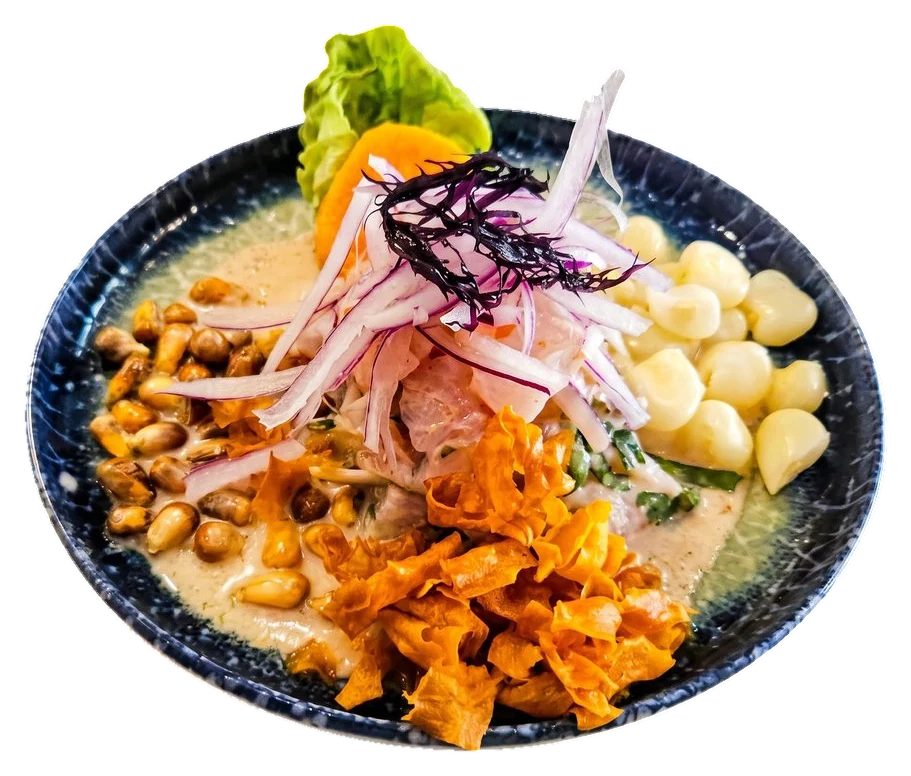 Ceviche de pescado con cancha, choclo y camote
